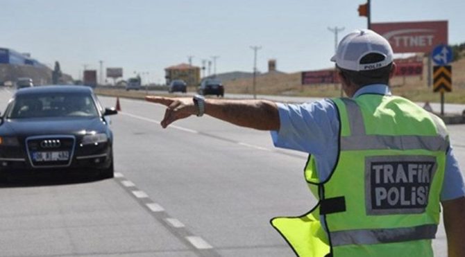 Trafikte Bu Kuralı İhlal Edenin Ehliyetine 13 Yıl El Konuluyor!