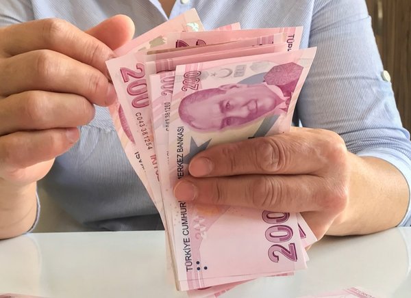 Tüm öğrencilere 1.611 TL yardım parası ödemeleri başladı! İlkokul, lise ve üniversite öğrencileri Perşembe günü paralarını PTT’den alabilir
