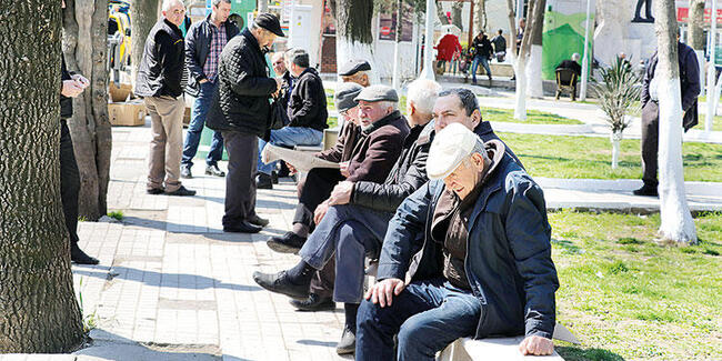 65 Yaş Üstüne Hafta Sonları Sokağa Çıkma İzni Geliyor. İsteyen Firmalar Maskeleri Ücretli Olarak Satabilecekler