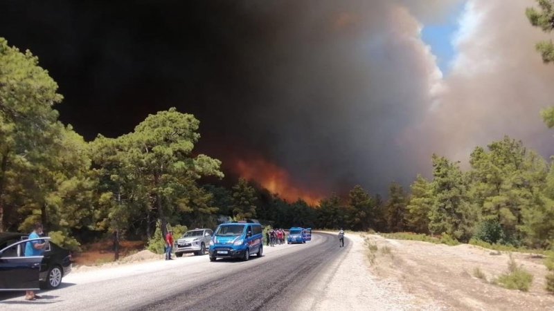 Antalya'da Korkunç Orman Yangını: Yangın Engellenemiyor, Yangın Kent Merkezine İlerlemiş Durumda