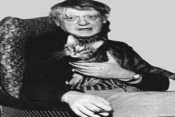 Anthony Burgess beyninde tümör olduğunu ve bunun kendisini bir yıl içinde öldüreceğini öğrendiği sırada kırk yaşındaydı.