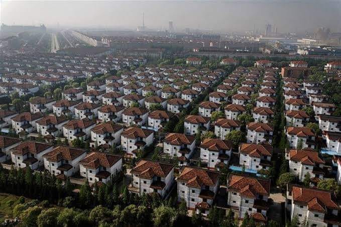 Çin’in bir numaralı köyü olarak tanınan Ciangsu eyaletinde bulunan Huaxi köyü, Çin’in en zengin köyü.