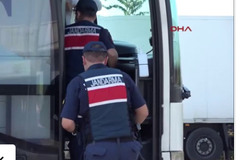 Ev karantinasında olması gereken kadın, yolcu otobüsünden çıktı: Bahanesi ile pes dedirtti