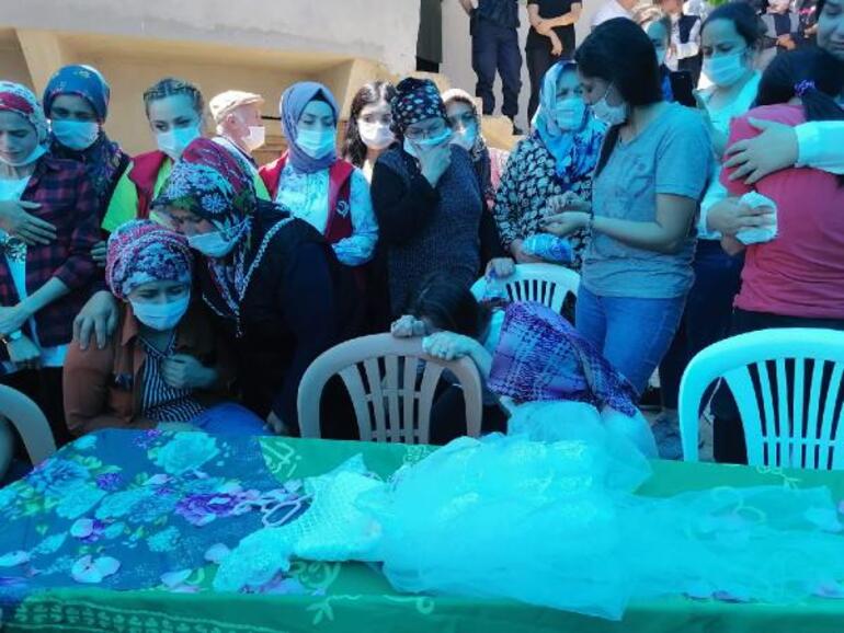 İKRANUR'UN CENAZESİNDE AĞLATAN GÖRÜNTÜLER: EN SEVDİĞİ KIYAFETİ TABUTUNUN ÜZERİNE KONDU