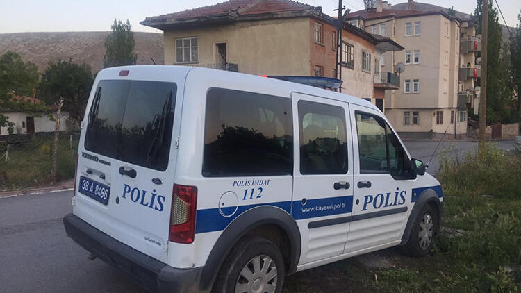 Korkunç Vahşet: 3 Yaşındaki Üvey Oğlunu Öldürüp Mahalle Mezarlığına Gömmüş