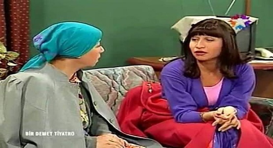 Lütfiye : Hiçbir şey pişirmeyelim bence, bütün ev kadınları bir araya gelip grev yapalım.