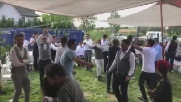 Pes Dedirten Görüntüler: Salgını Umursamadılar Birde Üstüne Dans Ettiler