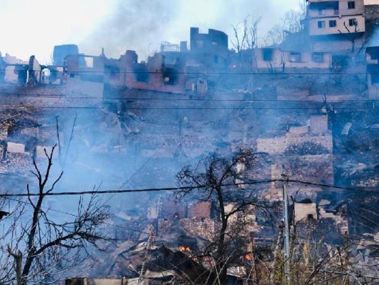 Son Dakika: Yusufeli ilçesinde yangın dehşeti! 50'den fazla ev yanıyor