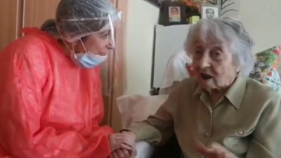 100 Yıl Önceki Salgından Kurtulan 113 Yaşındaki Kadın, Coronayıda Yenerek Tarihe Geçti