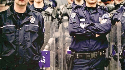 15 Polis Koronaya Yakalandı