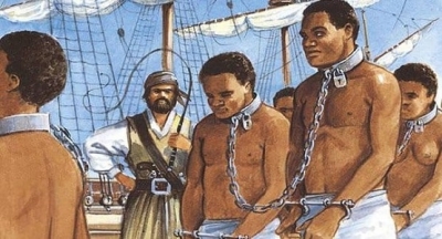 1800’lü yıllarda köleler işçi olarak çalıştığı bir tersanede ahşap gemiler üretiyor
