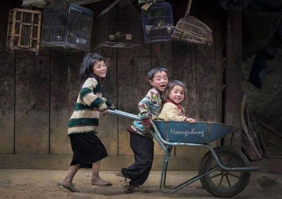 4 tane üniversite öğrencisi, uyanamadıkları için matematik finaline geç kalırlar 