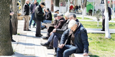 65 Yaş Üstüne Hafta Sonları Sokağa Çıkma İzni Geliyor. İsteyen Firmalar Maskeleri Ücretli Olarak Satabilecekler