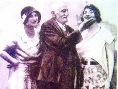 90 YAŞINA DEK EVLENMEYEN ADAMIN SON NEFESİNDE, TARİF ETTİĞİ KADIN..