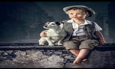 Adamın biri, güneşli bir gün ilk defa gittiği küçük bir kasabada şaşkın şaşkın gezinirken yol kenarında duran bir arabanın yanına sokulmuş ve arka koltukta tek başına oturan çocuğa