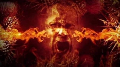 Adamın biri yeni ulaştığı otele kaydını yaptırır. 