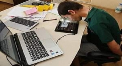 Adı Ahmet Ortaarmutçu. 28 yaşında. İki günlük bebekken havale geçirmesi sonuç spastik engelli olarak yaşama başladı.