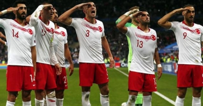 Almanlardan, Milli Takımımızın Asker Selamına Skandal Manşet 