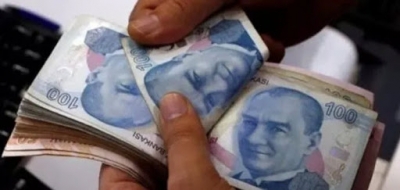 Altmış beş yaşını geçmiş bir beyefendi bankaya gitmiş.