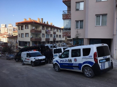 Ankara'da Korkunç Olay: Apartman Girişinde 3 Gencin Cesedi Bulundu