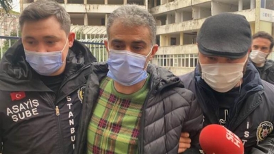 Annesi ve abisini öldürdü