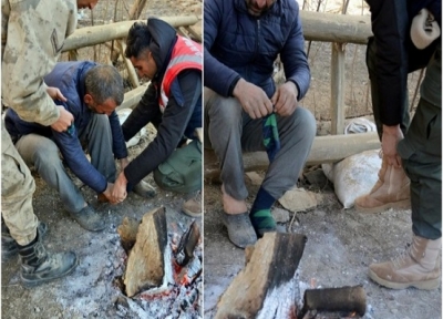 Ayağındaki Çorabı Depremzedeye Giydiren Asker Herkesi Ağlattı