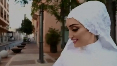 Beyrut’taki patlamayı gelinlikle yaşadı: İşte Tüyler ürpertici video 