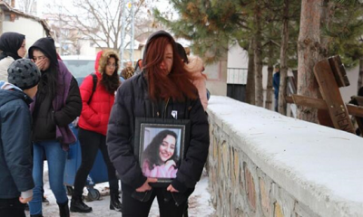 Bir Anne İçin En Zor An! Kocası Tarafından Öldürülen Kızının Cenazesinde Kahreden Görüntüler