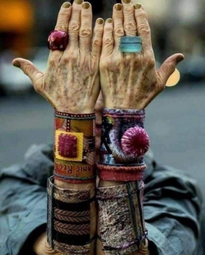 Bir Hint masalına göre ;