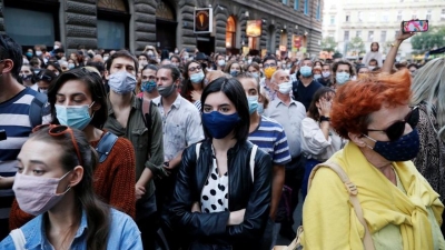 Bu Bir Oyun Diye Uyardılar: Salgında Hastalığa Yakalanan Gençlerin Sayısı Her Geçen Gün Artıyor