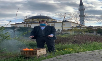 Cami imamı veresiye defterini satın alıp yaktı 