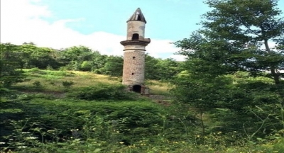 CAMİSİ OLMAYAN MİNARE GÖRENLERİ ŞAŞIRTIYOR