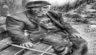 Çaresiz misin..? Hadi ordan...