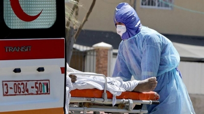 Corona virüsünde en acı fotoğraf belkide budur: Doktordan coronadan dolayı ölen eşine son bakışı