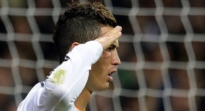 Cristiano Ronaldo Asker Selamı Vererek Takım Arkadaşına Destek Verdi