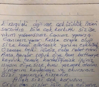 Elazığ'a Gidecek Olan Yardım Poşetinden Çıkan Not Tüyleri Diken Diken Etti