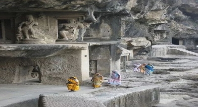 Ellora Mağaraları..