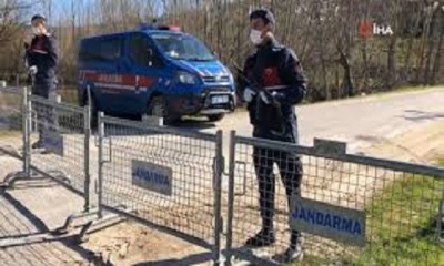 Fıkra Gibi Ülkeyiz: Testi Pozitif Çıkan Kişi Helallik İsterken Tüm Köye Sarılıp Öptü, Köy Karantinaya Alındı