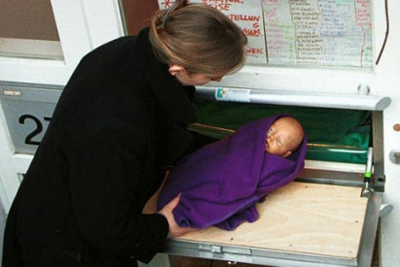 Her yönüyle hüzün dolu bir uygulama  BEBEK KUTULARI