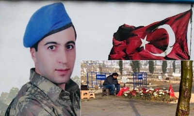 İdlib Şehidinin Babası Oğlunun Mezarından Ayrılamıyor