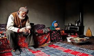 İhtiyar adam tapu dairesinden çıkarken sevinçliydi. Kendi kendine düşünüyordu;