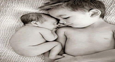 İKİNCİ BEBEĞİ olacağını öğrenince çok sevindi. 3 yaşındaki OĞLUNU, doğacak KARDEŞİ için hazırlamaya başladı