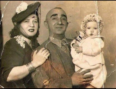 İsmail Dümbüllü, Eşi ve Çocuğuyla