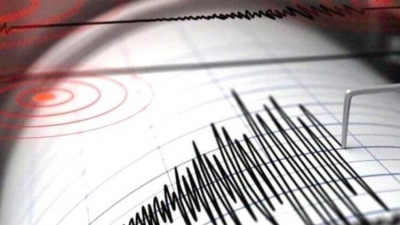 İzmir'de peş peşe çevre illerden hissedilen korkutan depremler! 