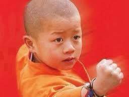 Japonya’da bir çocuk 10 yaşındayken trafik kazasında sol kolunu kaybetmiş.