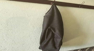  Kadın kocası vefat ettikten sonra, eşinin adı evde anılmaya devam etsin diye bakın ne yaptı