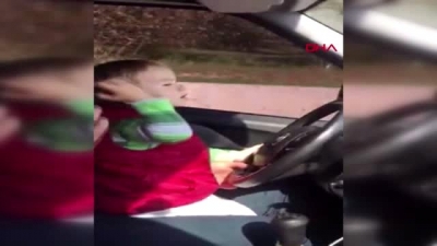 Kamyonla geri manevra yaparken oğlunu ezdi: Yürek Yakan Görüntüler