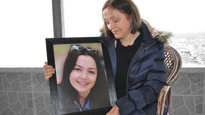 Kapısının Önünde Vahşice Öldürülen Ceren’in Annesinden Yürekleri Dağlayan sözler