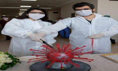 Korona Salgını Nedeniyle Nişan Ve Nikah Tarihlerini Erteleyen Araştırma Görevlisi Doktorların Nişan Pastaları Olay Oldu