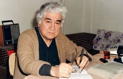 Mahalle Mektebi uzak... Kış, soğuk, kar... Paltom yok...Üşüyorum, ellerim donuyor.